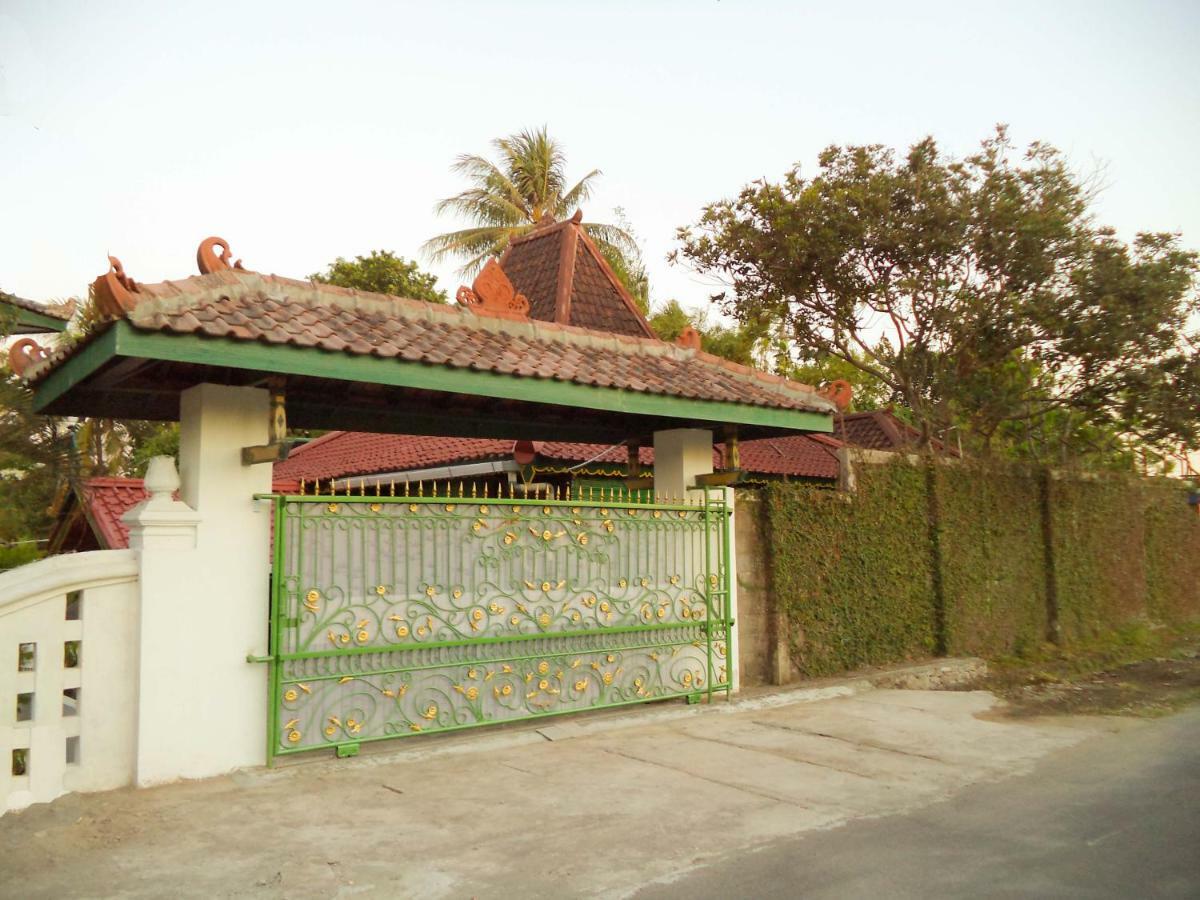 Villa Joglo Yudhistira Sleman  Esterno foto