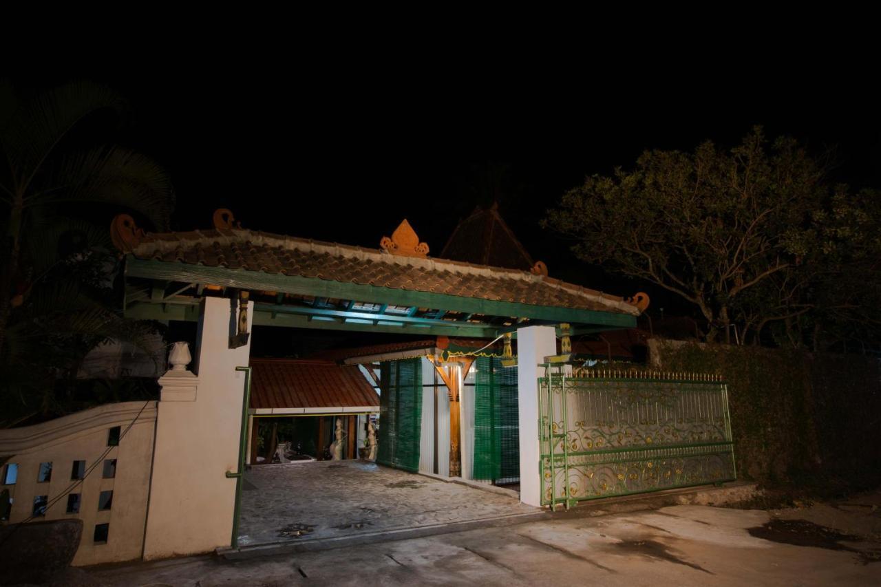Villa Joglo Yudhistira Sleman  Esterno foto